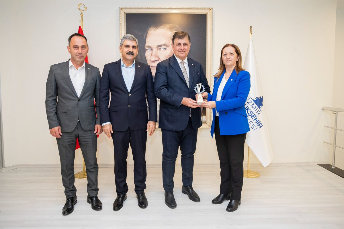 DiSK_Genel_is's tweet photo. DİSK Genel Başkanı Arzu Çerkezoğlu, Genel Başkanımız Remzi Çalışkan, İzmir Büyükşehir Belediye Başkanı Dr.Cemil Tugay’a hayırlı olsun ziyaretinde bulunarak başarılar diledi.

Ziyarette TİS Daire Başkanımız Faruk Saral,  DİSK Ege Bölge Temsilcisi Memiş Sarı ile  İzmir Şube Başkanlarımız Engin Topal, Ercan Gül, Serap Yılmaz, Deniz Şahin Gümüştekin ve Sedat Kenar’da bulundu.