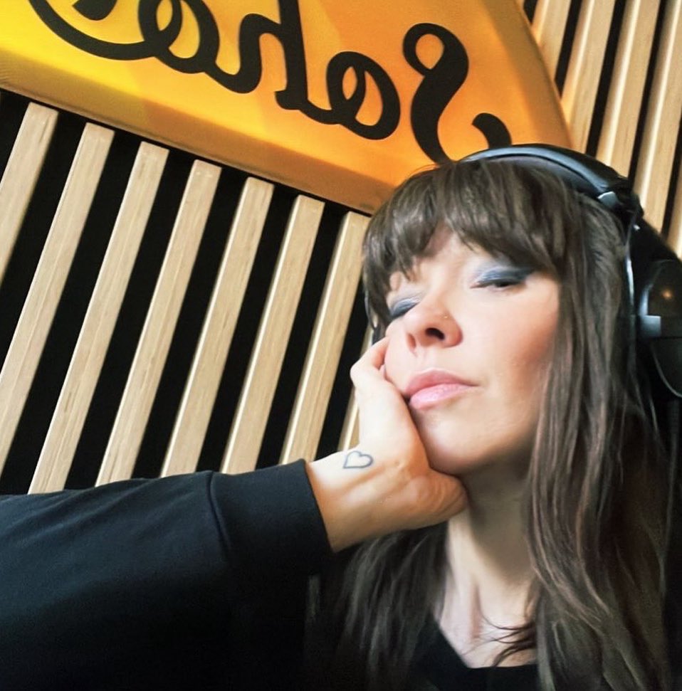 simonemarie4's tweet photo. latest show is up x >> #trentemoeller @opuskink @FatWhiteFamily @KimletGordon @MiloKorbenski @terencefixmer @grrrlultra @roisinmurphy #msray @iamladyblkbird #notmebutus / @thisismaps @jaggedbaptistLA @amatorski PLUS guest mix from @HeadmanRelish
>> https://t.co/zxGGWc5zKc https://t.co/cgBKXpCVIn