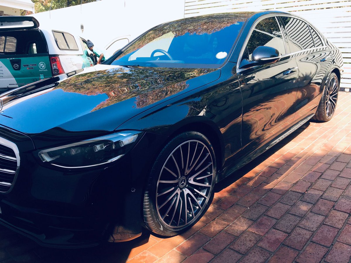 MowashZA's tweet photo. Itβs not clean until itβs Mowashed π₯π₯π₯π±#TheBestOrNothing #Mowash #CarWash #CarPolish #SClass #Premium https://t.co/dOWIuO04wu