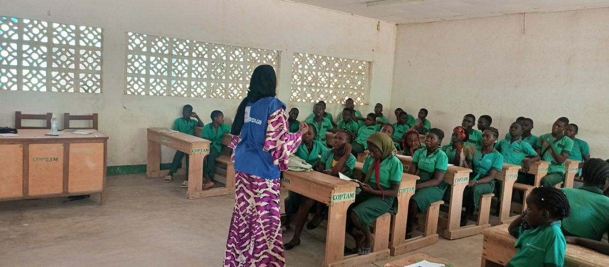 FadimatouMB's tweet photo. Ce vendredi 24 mai 2024, nous avons organisé un sketch de sensibilisation sur le thème : "le regard des autres n'impactera plus ma dignité" au COPTAM.

 Cette activité intervient dans le cadre de la célébration de la #JMHM. Au total, 50 élèves ont été sensibilisés. @AdecopaCam https://t.co/jjwk4Kxb1O