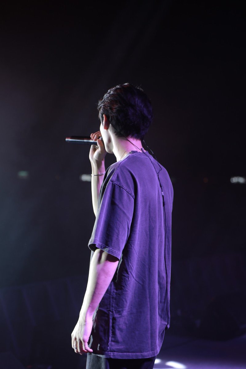 GMMTV's tweet photo. 大家準備好今晚同Win一齊開心未阿？
今晚見面

ทุกคนพร้อมมาสนุกกับวินหรือยังครับ 😎🔥 แล้วเจอกันคืนนี้นะครับ

#WinHolidateFanconInHongkong 
#winmetawin 
#GMMTV https://t.co/AXW4dXP1jv