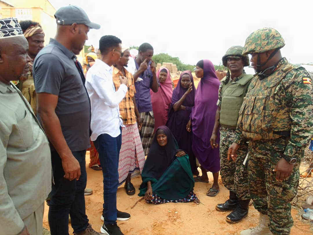 #ATMIS #UPDF Battle Group XLI Commander, Col. Michael Walaka & local officials, on Friday visited Kamka Barakaca Marianguway IDP Camp in Barawe to assess living conditions for over 400 displaced persons, primarily women and children. Col. Walaka encouraged visits to the UPDF