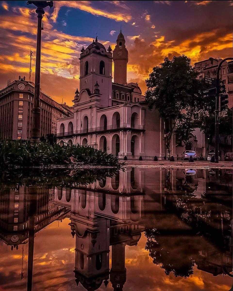 Atardecer en el Cabildo de Buenos Aires. 25 de mayo ¡Feliz día de la Patria! 🇦🇷 📷 mled87