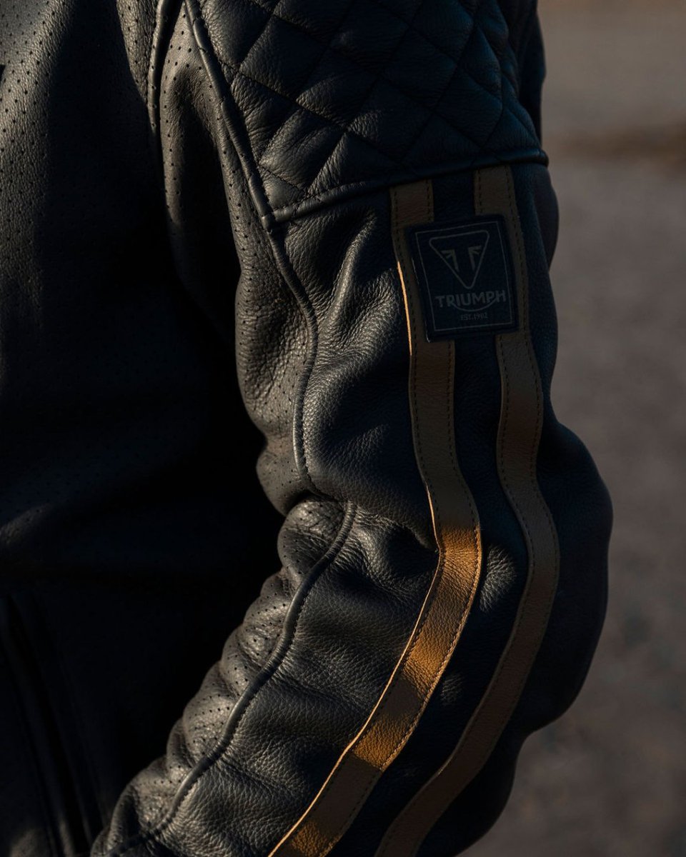 Timeless style with modern functionality and availble in four colourways.

The Braddan Air Race Jacket boasts a breathable perforated design, strategically enhancing airflow without compromising safety.

bit.ly/3WkOfb5

#TriumphMotorcyclesClothing #ForTheRide