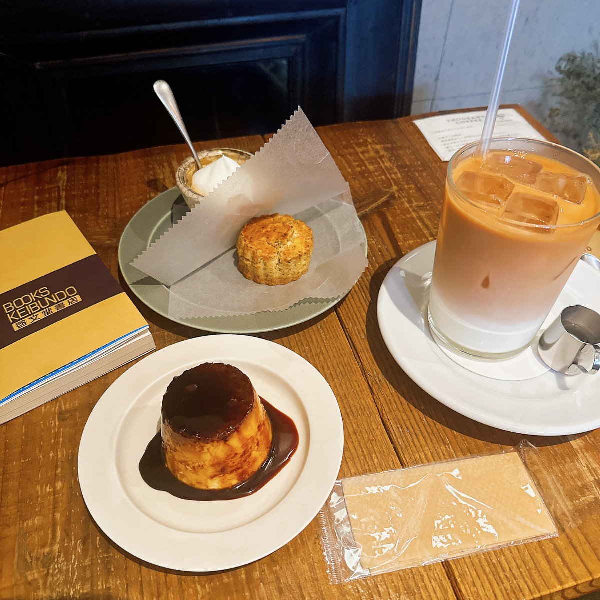 yurolo's tweet photo. 割と地元なとこに、こんなよきプリンが!
カラメルはビター目美味しかったー。
スコーンも美味しかったからまたこよー。
#THOUSANDCOFFEE #硬めプリン https://t.co/GG9km1bQ28