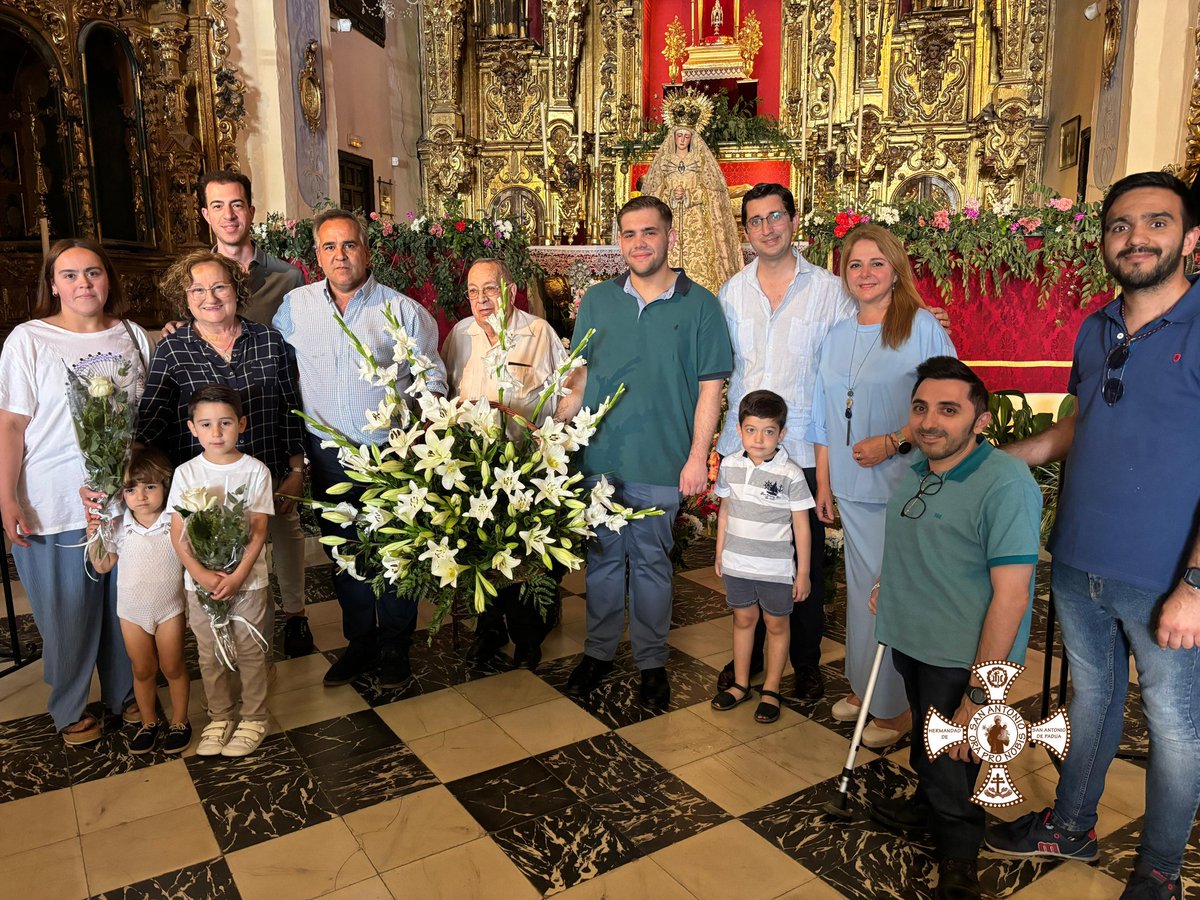 🟤⚪️🟤 ACTUALIDAD | Un año más, se celebra la emotiva ofrenda floral a la Santísima Virgen de los Dolores, donde miembros de la Junta de Gobierno encabezada por su Hermano Mayor, han echo entrega de un centro de flores. 

📸 Imagen de NH Andrés García Rodríguez.