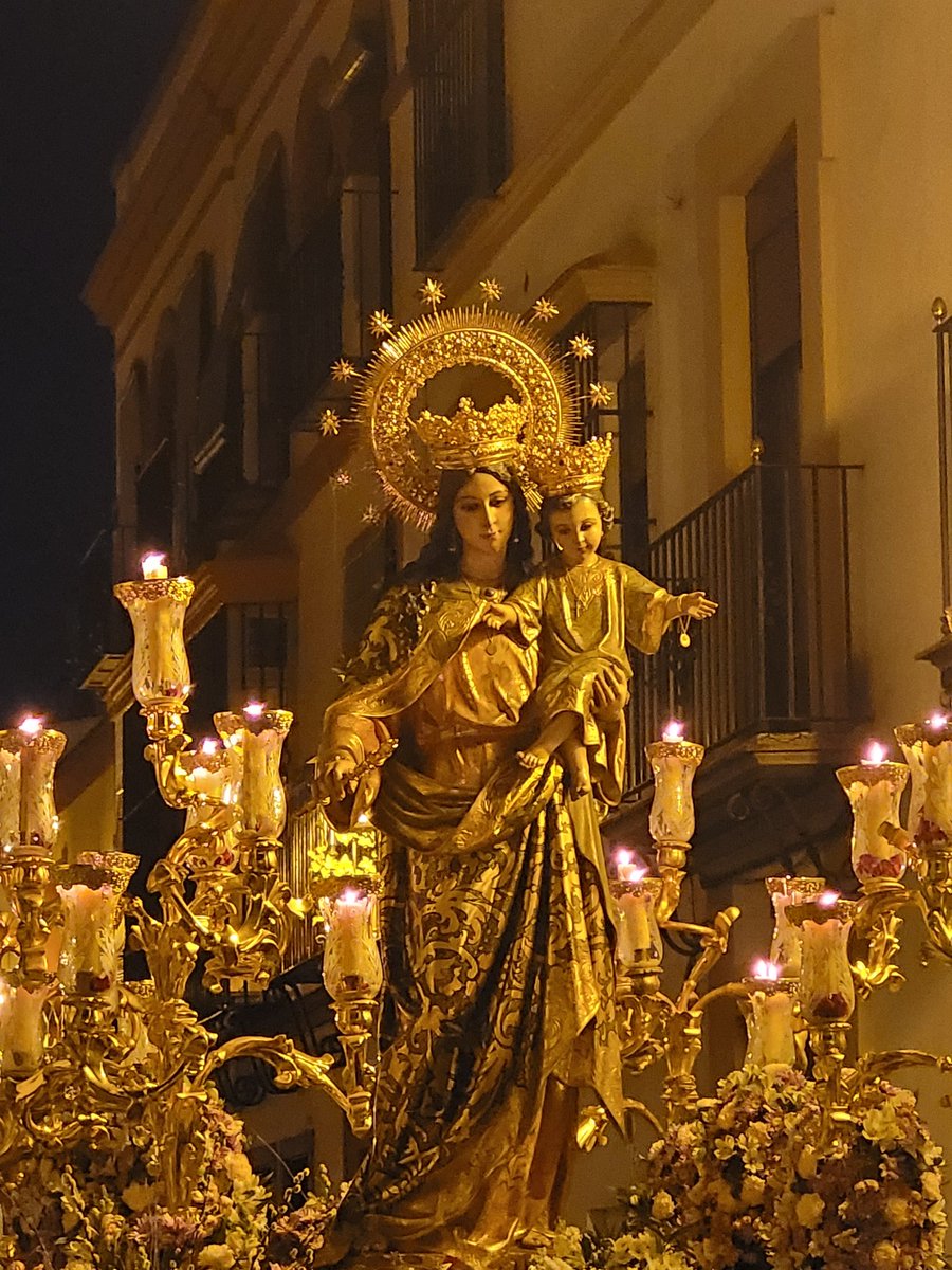 BELENCOLOME's tweet photo. Ayer fue otro dia grande para los corazones salesianos.  Maria, mi Auxiliadora. Protegenos a todos bajo tu manto. #ssccsanvicente https://t.co/cSdkUSahhB