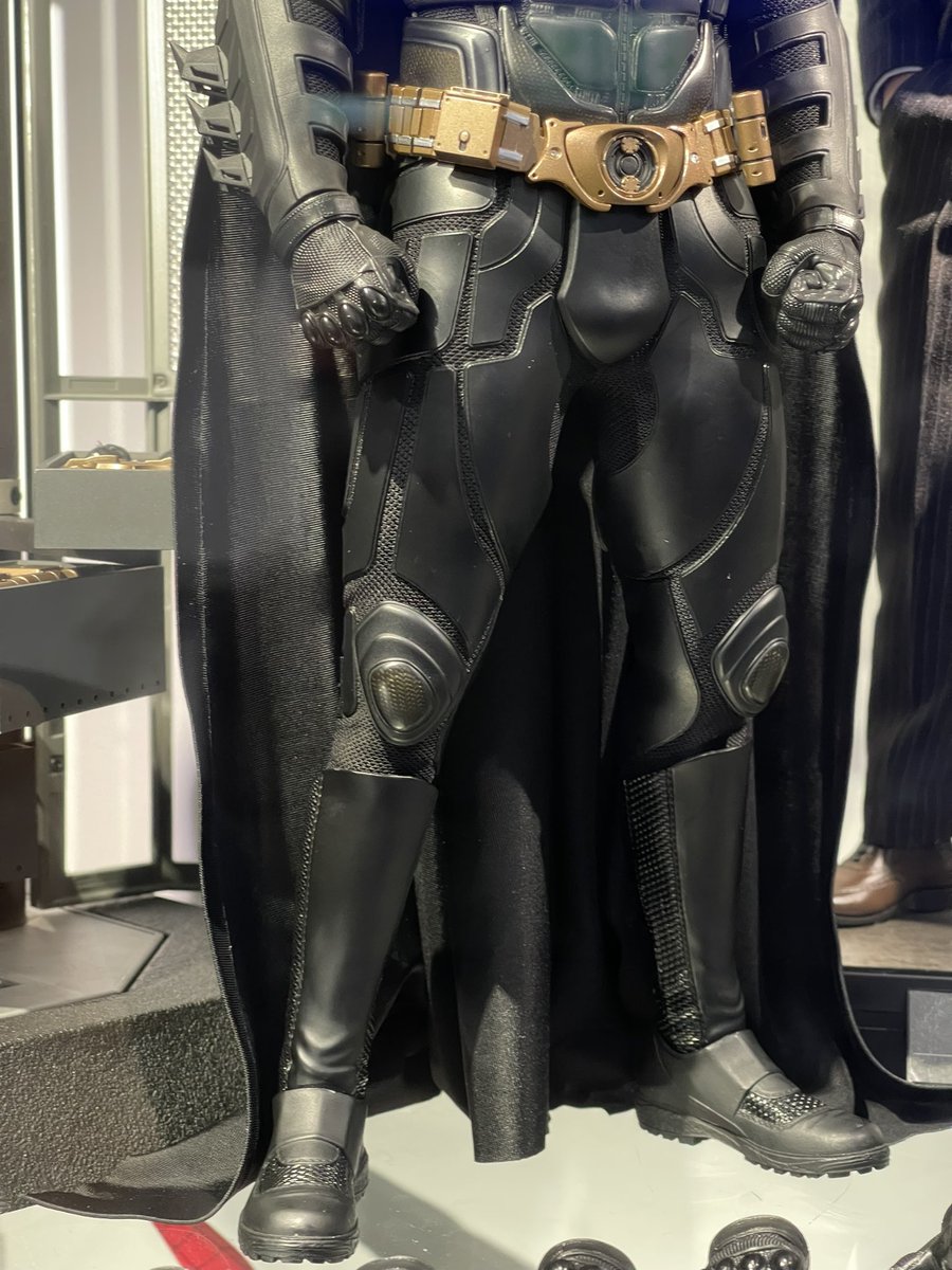 Some pics of the prototype of Hot Toys The Dark Knight - Batman Armory with Bruce Wayne (2.0) Part 2 #Batman #BruceWayne #TheDarkKnight #DCComic #hottoyscollectibles #sixthscale