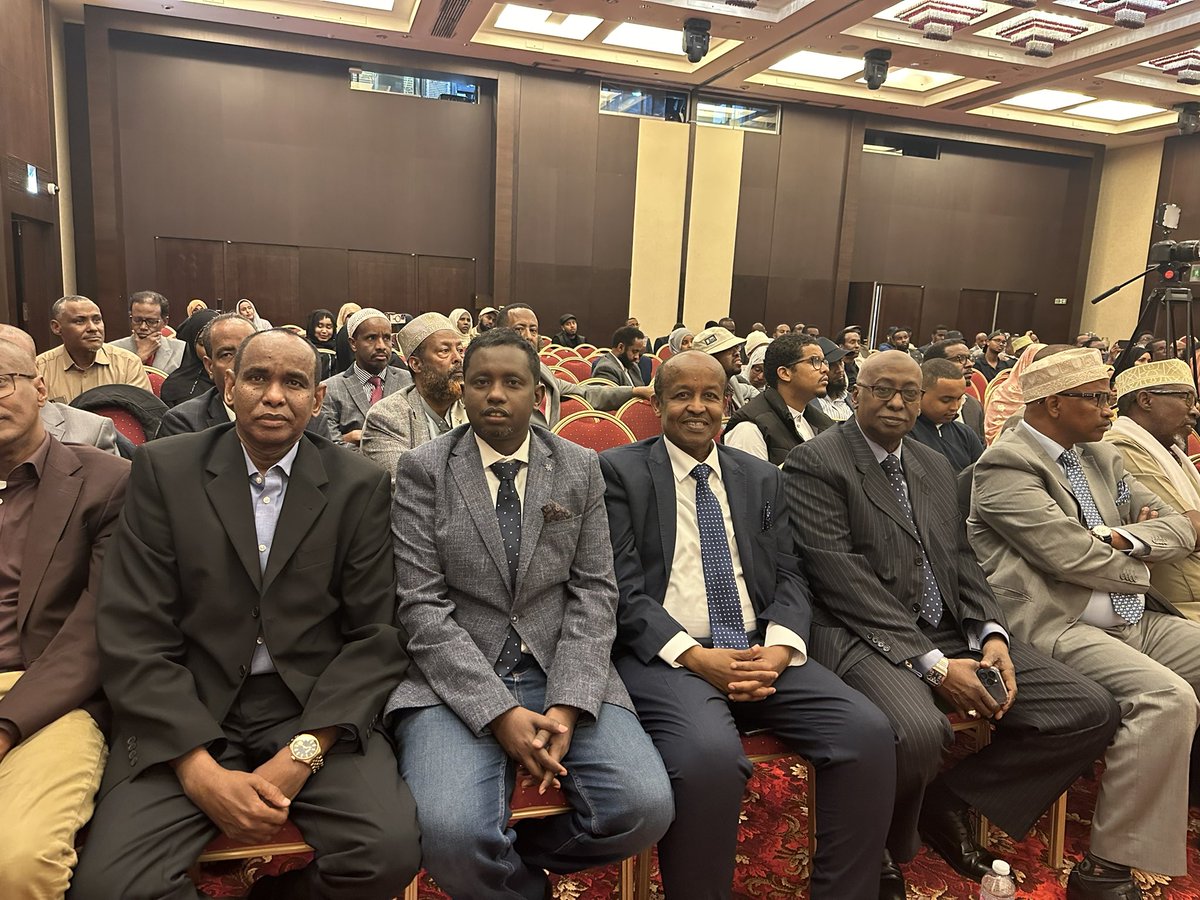 Farxad iyo Sharaf Weyn ayay ii ahayd inaan ku soo Dhoweyno Magaalada London Wasiirka Waxbarashada "Faarax Sheekh Cabdulqaadir" <a href="/faaraxsheekh/">Farah Sheikh Abdulkadir</a> oo booqasho ku joogay magaalada London asagoo ka qayb galaya "Education World Forum" Madasha Waxbarashada Adduunka.  

Munaasbadan ayaa soo