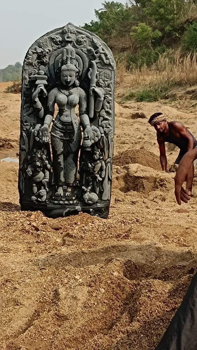 A stone Murthy of Goddess Lalita was discovered while digging for sand in the Bansloi River in Jharkhand. The deity has four arms. In her upper right hand, she holds a Shiva lingam, and her lower right hand is in the boon-giving mudra. In her upper left hand, she holds a flame
