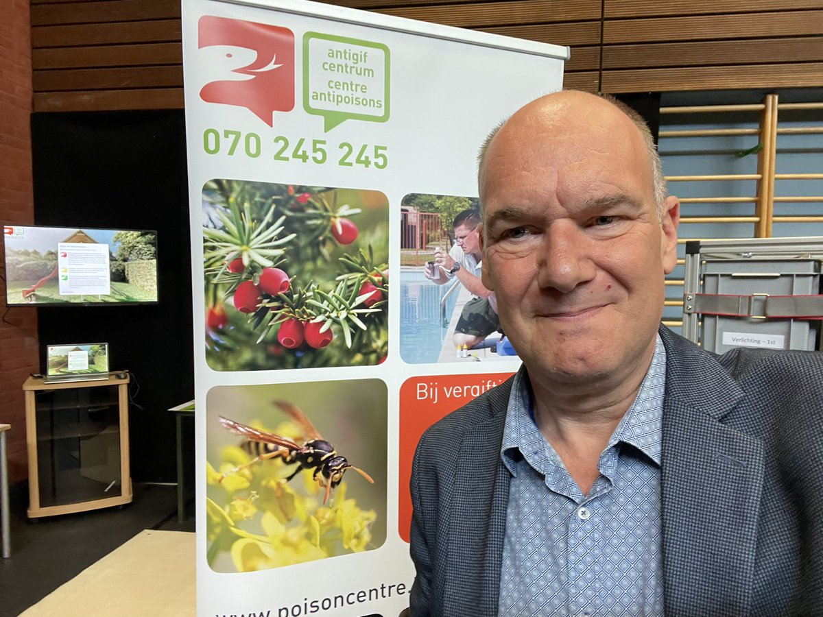 be_poisoncentre's tweet photo. Het #antigifcentrum is vandaag en morgen te gast op open dag Brandweeezone Oost-Limburg in C-Mine!
Met @PatrickDeCock https://t.co/TLdjJ7tKPJ