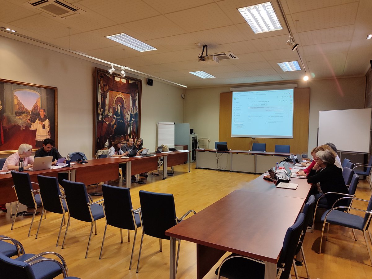 PilarSabariegoA's tweet photo. El grupo español del proyecto europeo DiToM trabaja este fin de semana en el análisis de actividades para la herramienta screening.
@fespm_es #ditom #grupoespañol #spanishgroup @UAHes https://t.co/JxIyJyo3Ur