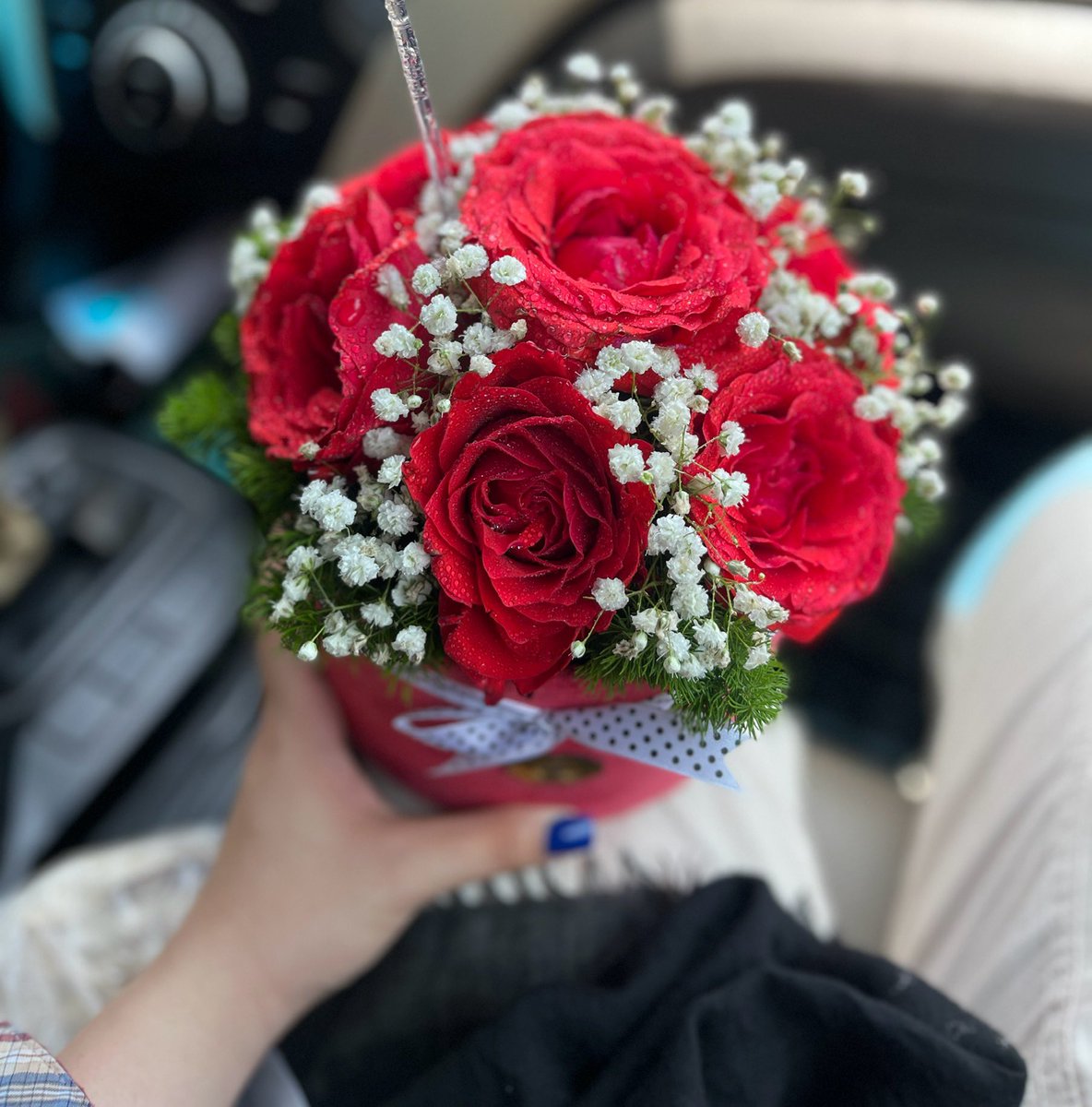 aboutdeli1's tweet image. بابام با هرمناسبتی برا مامانم گل میگیره
اگه شوهرم مثل بابام نباشه چی؟!🫠