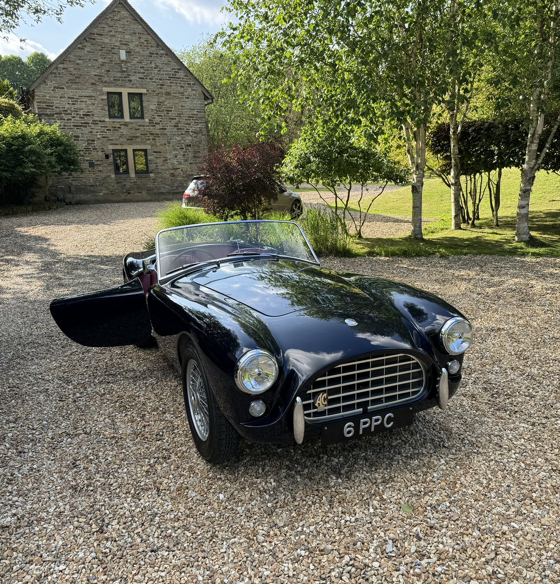 NutleySports's tweet image. Perfect weather for a run out in the one of the prettiest 50's sports cars...The AC Ace

#ac #acace #acacebristol #acownersclub #britishcars #sportscar #classiccar #classiccars #classiccarsdaily #classiccarculture #oldtimer  #nutleysportsprestige