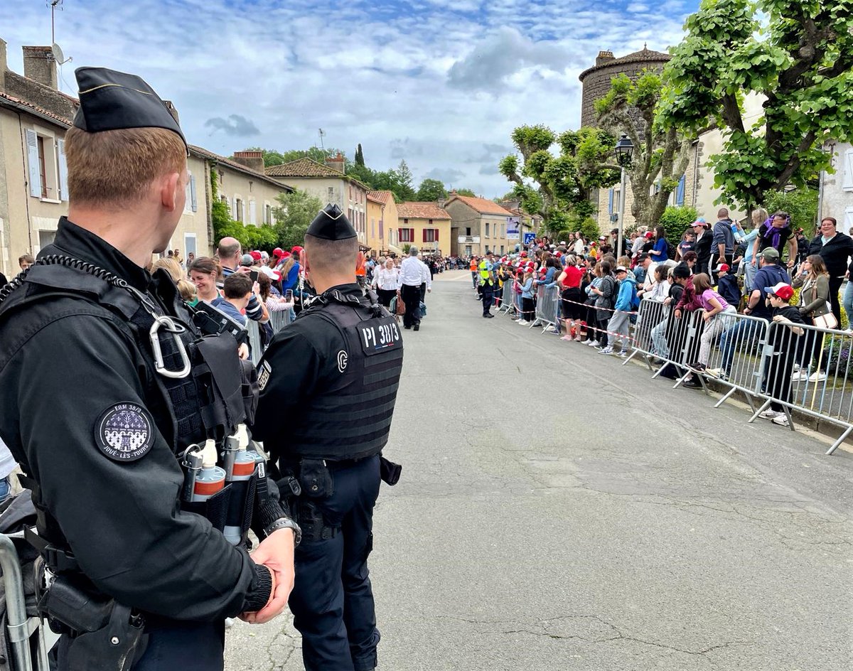 Prefet86's tweet photo. #RelaisDeLaFlamme 🔥

Vous étiez 22 600 ce matin à Loudun, Neuville-du-Poitou, Châtellerault et Château-Larcher ! 🎉👏

Merci à tous pour votre enthousiasme et votre participation !

Montmorillon, Charroux, Poitiers : la fête continue jusqu’à ce soir à l'@ArenaFuturo pour l’allumage du chaudron

Venez nombreux pour célébrer cet événement inoubliable ! 🎆✨

Crédits photos : Paris2024