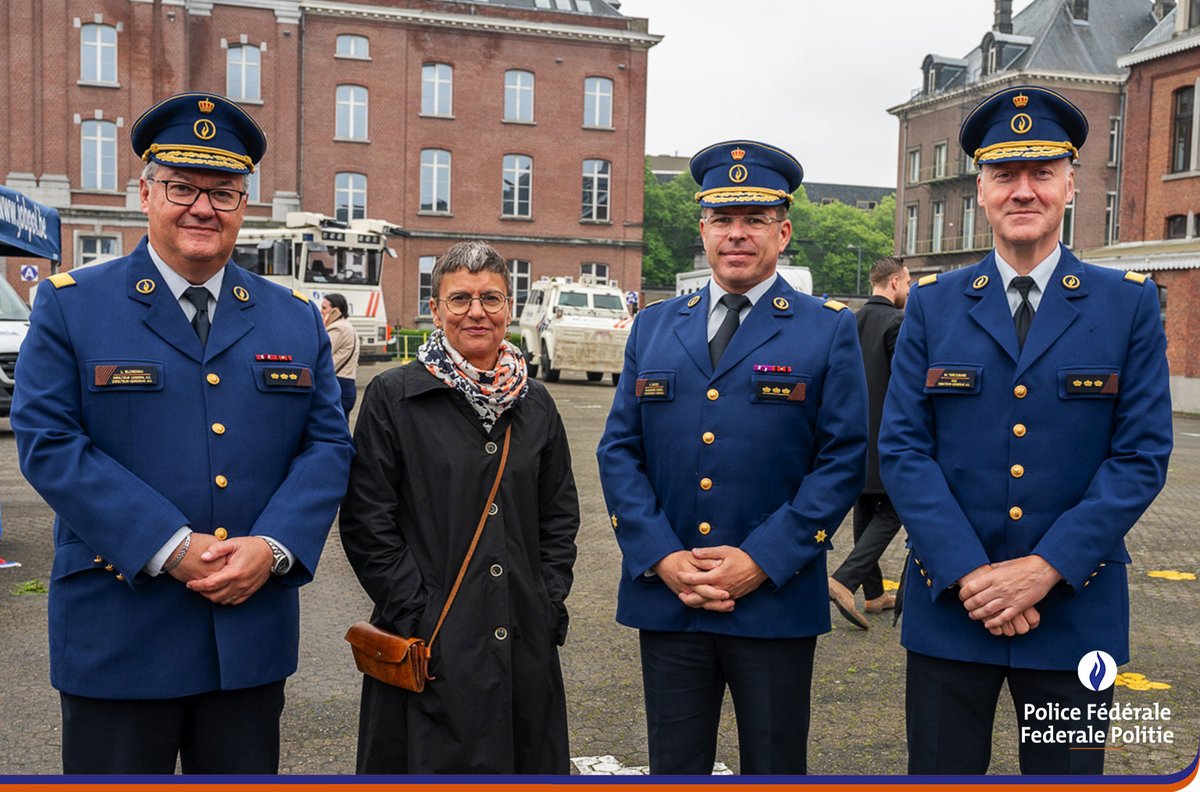 Het directiecomité van de Federale Politie en een aantal autoriteiten bezoeken de #Jobday van de Federale Politie, terwijl meer dan 1000 nieuwsgierigen kennismaken met het uitgebreide jobaanbod.