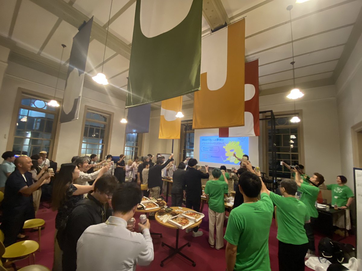 rabbitchang's tweet image. 乾杯や〜〜〜〜！！！！

#baserCMS #meetup #乾杯 #エンジニアカフェ #懇親会 #ピザ #からあけ