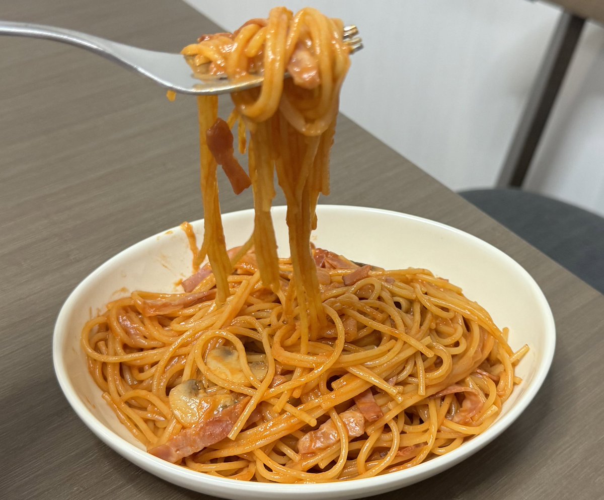 kaji_mana's tweet photo. ナポリタン、生まれてはじめてつくりました!
2回めからはピーマン入れました
BGMはルビコンクロス
#RubiconCross
#FireHouse
#CJSnare https://t.co/CE2eAgFona