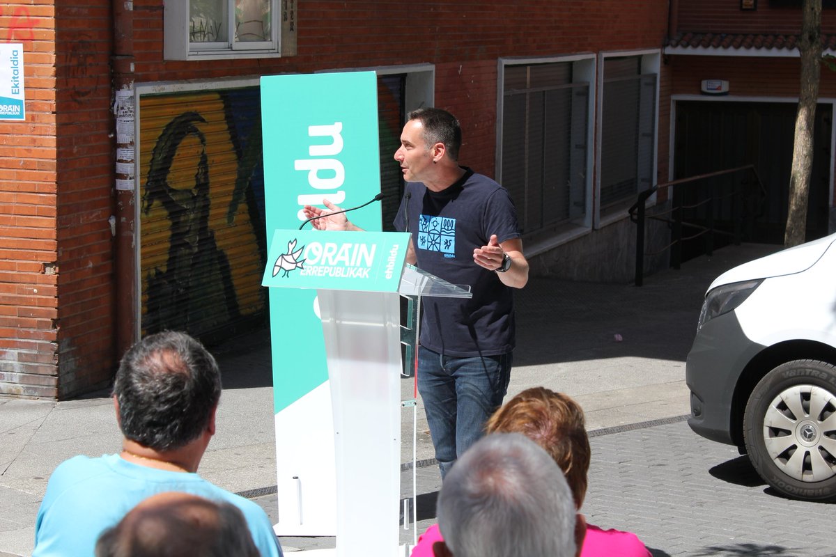 Europan ere eskuin muturrari aurre egitea erronka da. Orain etabeti, Euskal Herria antifaxista! El voto que enfrenta a la ultraderecha y que apuesta por la paz en Europa, es el voto a EH Bildu. Gaur, Basauriko ekitaldian.