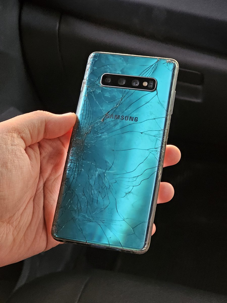 sondesix's tweet photo. The fact that the Galaxy S10 Series is still being used by people to the point that it's not rare to see someone using this phone in public five years later just shows how reliable this series is.

Samsung did a great job with the S10. I don't know if they will match the hype in the future.