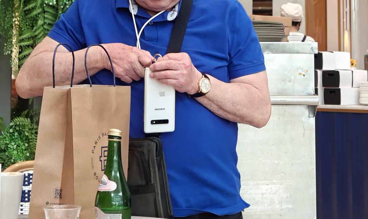sondesix's tweet photo. The fact that the Galaxy S10 Series is still being used by people to the point that it's not rare to see someone using this phone in public five years later just shows how reliable this series is.

Samsung did a great job with the S10. I don't know if they will match the hype in the future.