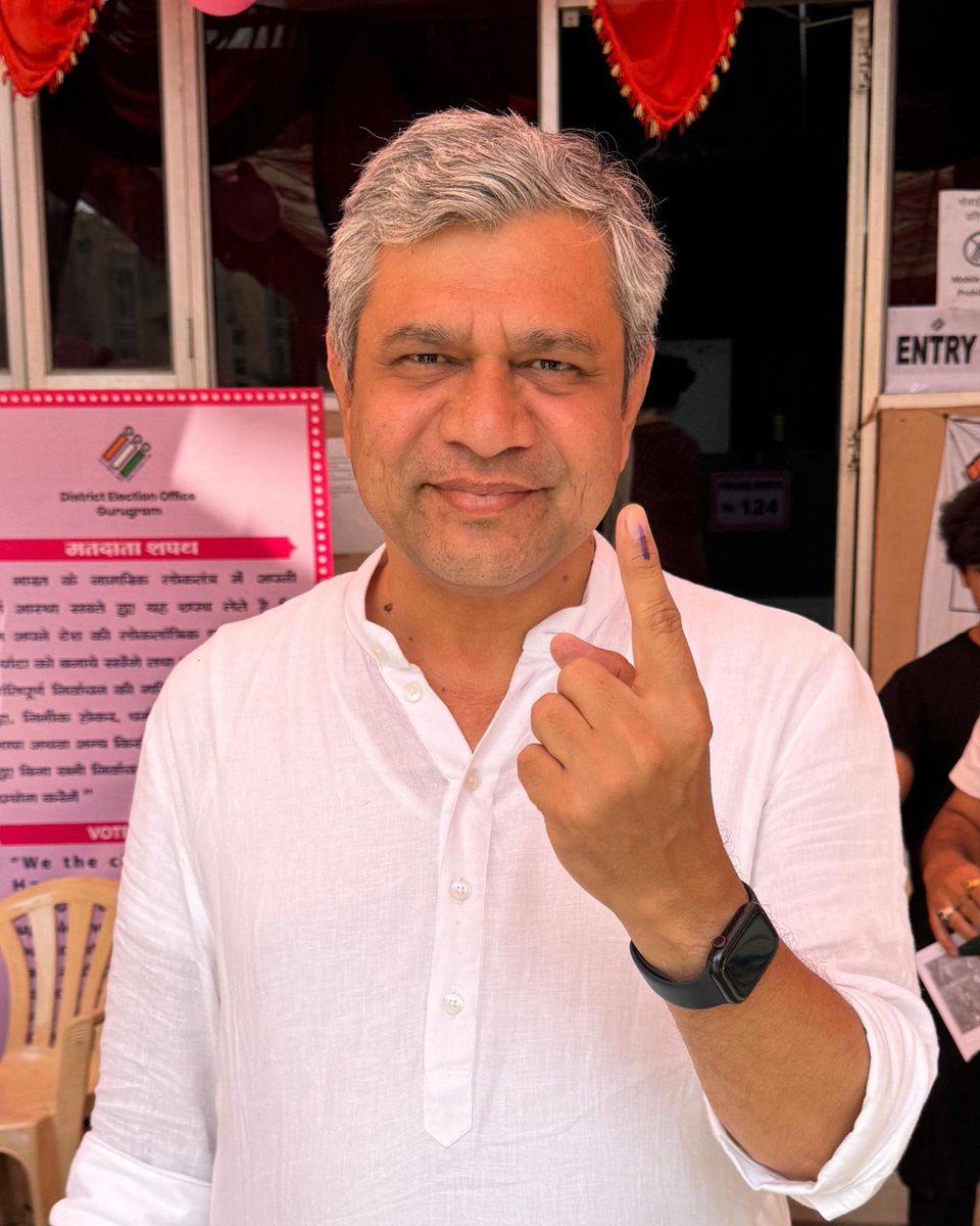 रेल मंत्री अश्विनी वैष्णव ने हरियाणा से किया मतदान। 
#LokSabhaElections2024