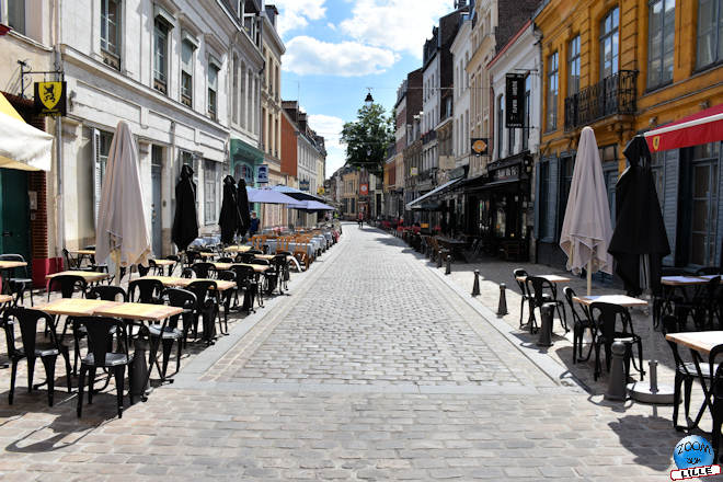 🌞La Ville de Lille reconduit le dispositif des Terrasses estivales pour une 3ème édition ! Le principe est simple : permettre aux commerces de Lille et Hellemmes, ayant une activité de restauration, de bénéficier de terrasses plus généreuses.🌞 👉Infos > urlz.fr/qOPu
