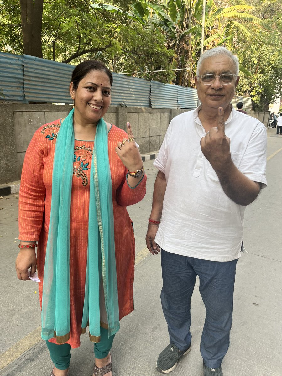 RanapinkeshRana's tweet photo. अपनी ताक़त को पहचान-चलो अब उठकर करो मतदान 
#DelhiWithModi #voting #vote4bjp #voting4change https://t.co/76QXJq1VD9