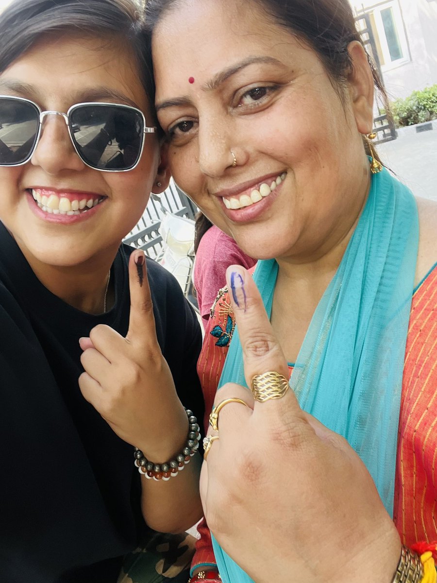 RanapinkeshRana's tweet photo. अपनी ताक़त को पहचान-चलो अब उठकर करो मतदान 
#DelhiWithModi #voting #vote4bjp #voting4change https://t.co/76QXJq1VD9