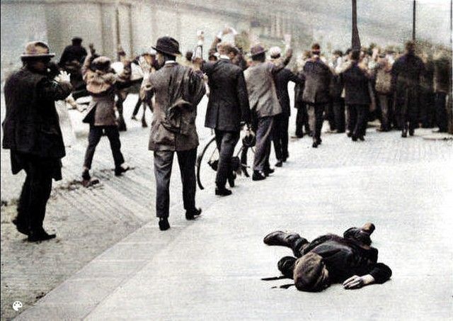 #OnThisDay 1921 Dan Head, the 17 year old Volunteer & keen footballer was shot dead as he ran down Abbey Street after the IRA attack on the Custom House. Head had thrown a grenade at British soldiers. Paddy Daly said he looked 15 & was 'a mere boy'. #Ireland #History