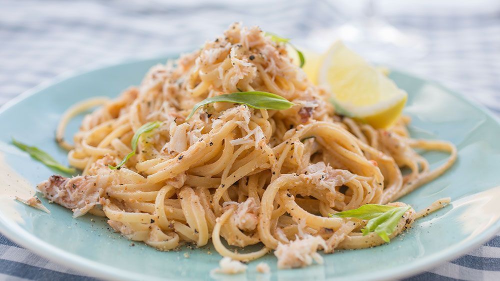 Crab linguine is a deceptively simple pasta dish with a delicious sauce that has the classic pairing of the crab flavours with some chilli zing and aniseed sweetness of the tarragon. Recipe here buff.ly/2w8edll