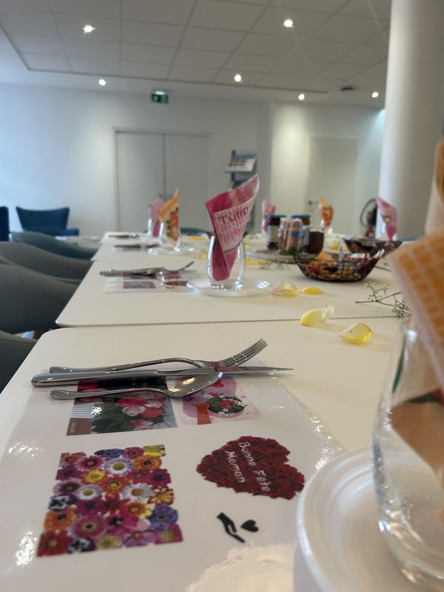 C’est la #fête des mères dimanche et une belle occasion de se retrouver autour d’un goûter à l’honneur des mamans que nous aimons tant à ⁦<a href="/SenMantes78/">Senioriales de Mantes - Gassicourt</a>⁩. Musique, fleurs, crêpes, tout est prêt pour accueillir nos residentes et leurs proches ❤️⁦⁦<a href="/senioriales/">Senioriales</a>⁩
