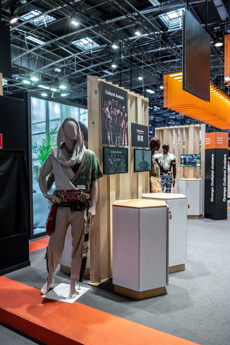 A #Vivatech sur le stand Orange  👉🏼 les Africans culturals avatars 🎮

3 stylistes ont créé des tenues entières.  Puis elles ont été modélisées pour devenir des avatars pour Witcher, Sims4 et Minecraft. 

Les avatars sont à télécharger  ici 👉🏼
lnkd.in/epjWEMkB.