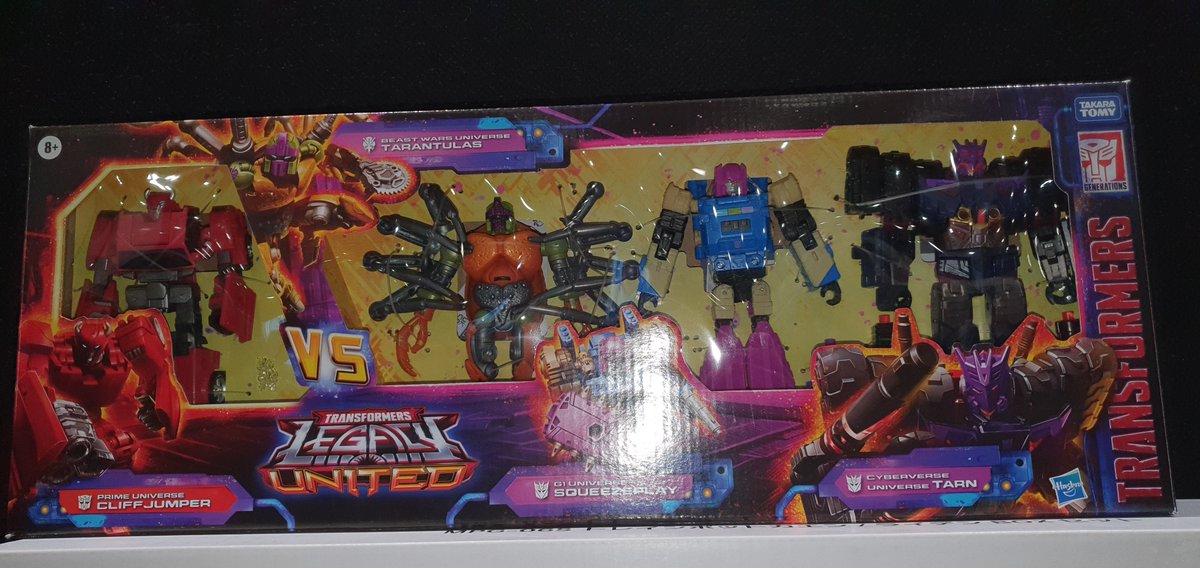 ZakuFan0079's tweet photo. #Transformers Legacy United and Studio Series reveals at #MCMComicCon https://t.co/aLkhgz3TGZ