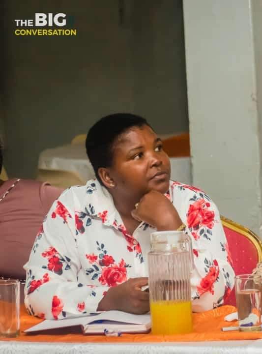 Gurundor's tweet photo. Hello @MishMugadza tipeiwo tinzwe mukadzi uyu anoti ndiMP (Proportional Rep) but we know she was replaced by Amanda Mabika. Akazoenda kuYouth akarohwa naSakupwanya. Now she bullies every function achiti anoda high table. Ikozvino hanzi haabvi muOffice yenyu nemurume wake help us https://t.co/OvNAffFW87