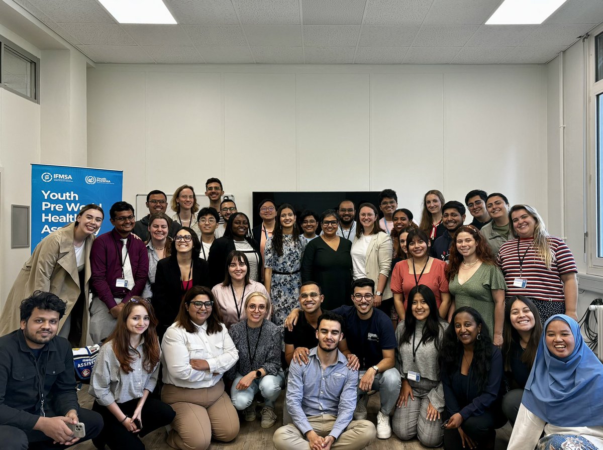 IFMSA's tweet photo. @CemShweta @GCHAlliance @omniaelomrani1 @Salman_Khan2835 We wrapped up the side-event with group pictures — Youth for #ClimateHealth 🌳 https://t.co/nRXwhKvfml