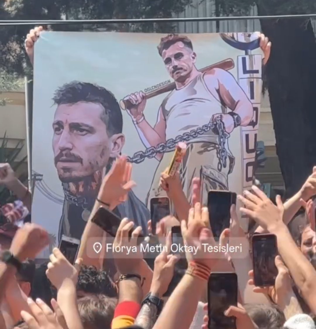 Galatasaray taraftarlarının Florya Metin Oktay Tesisleri'nde açtığı pankart.