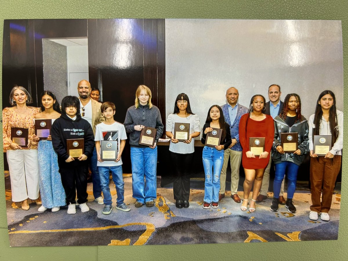 dr_avaria's tweet photo. Winners of The Fair Housing Contest 🎨🖌️ @LBpublicschools https://t.co/nvSLxOnUCN