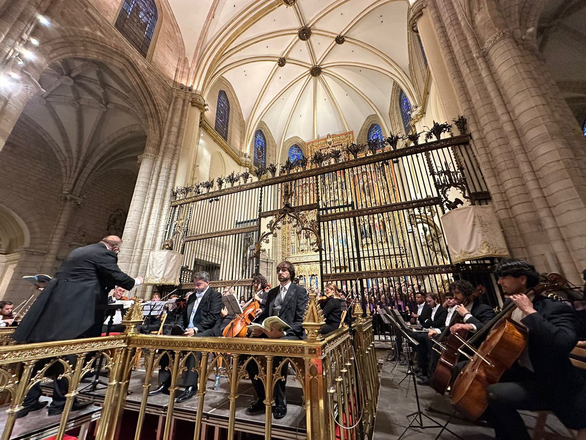El Festival Internacional Tres Culturas encara su último día tras el éxito del concierto multitudinario del Requiem de Verdi con más de 200 músicos en la Catedral. centromedios.murcia.es/PUBLICO/NotaPr…
