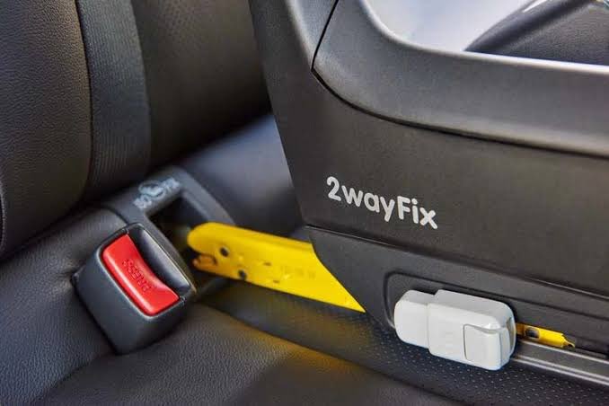 huseinfebriska's tweet photo. pasang car seat jg ga ribet, apalagi kalo mobilnya udah ada isofix. 

tinggal disambungin aja ke pengait di jok belakang. https://t.co/0awIlNVNxE
