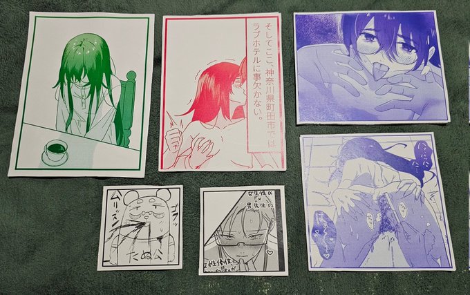 コミティアの設営に使う装飾品作ってる。 