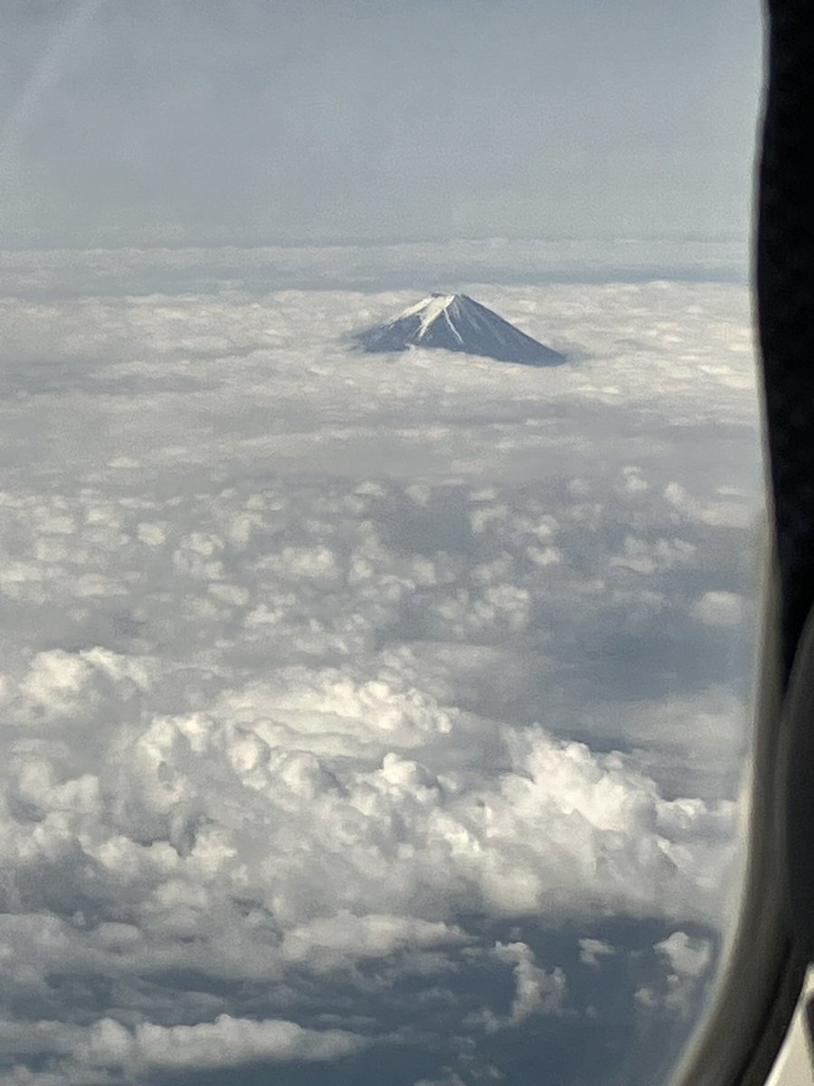 福島空港→伊丹空港へ、コレは富士山であってますかね。