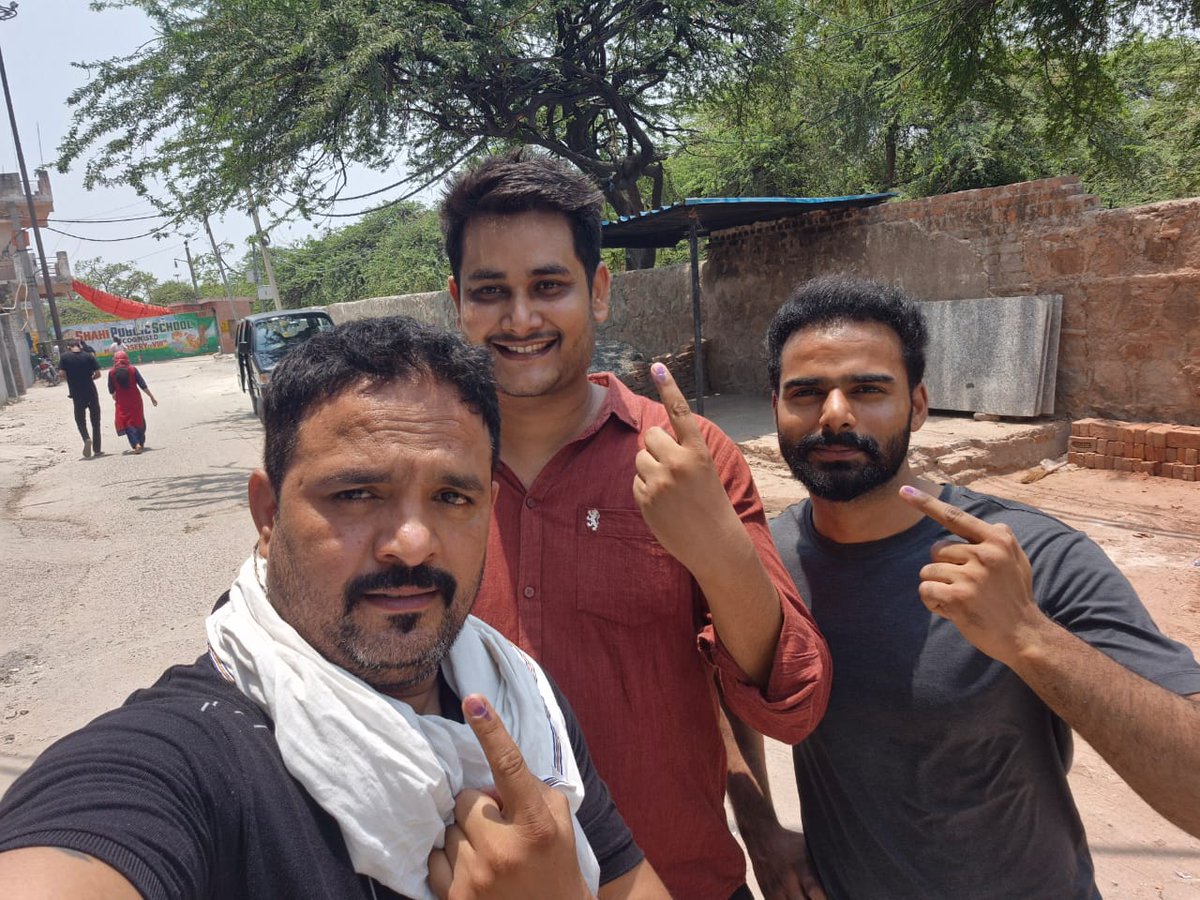 patel_bikku's tweet photo. Vote for @RamvirBidhuri @narendramodi 
✌️✌️ https://t.co/zG27nBELw6