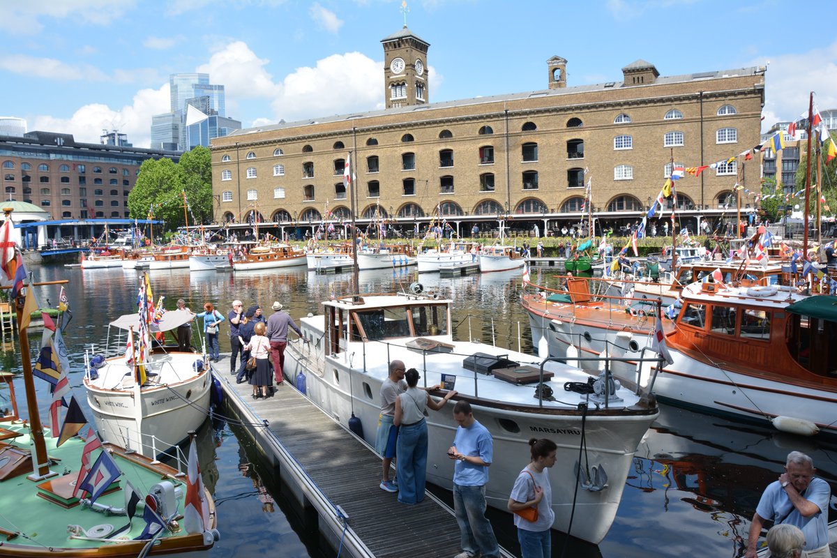 Sunny Saturday. There is plenty of time to view the war heroes in the SKD centre basin. The pontoons for the Dunkirk Little Ships event are open 10am-4pm today (Saturday) and 11am-3pm tomorrow (Sunday) #skdmarina @Dunkirk_Ships #skdocks #londonmarina #dunkirklittleships