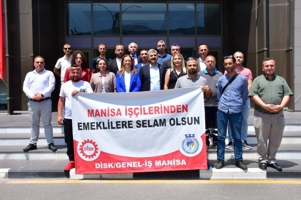 DiSK_Genel_is's tweet photo. Manisadaki üyelerimizle yapılan buluşmada emeklilere selam gönderildi. https://t.co/QlJD2vz5Qm