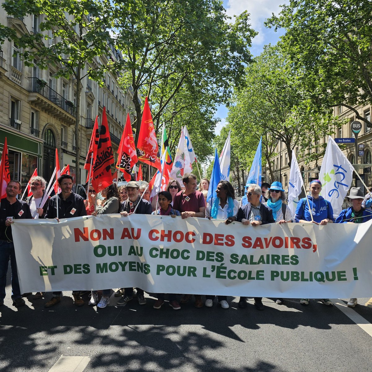 📣 Mobilisation du #25mai contre le #Chocdessavoirs 
🎤 Benoit Teste, secrétaire général de la FSU : 'Une étape dans un vaste mouvement de solidarité de tout le pays pour défendre son #Écolepublique.'