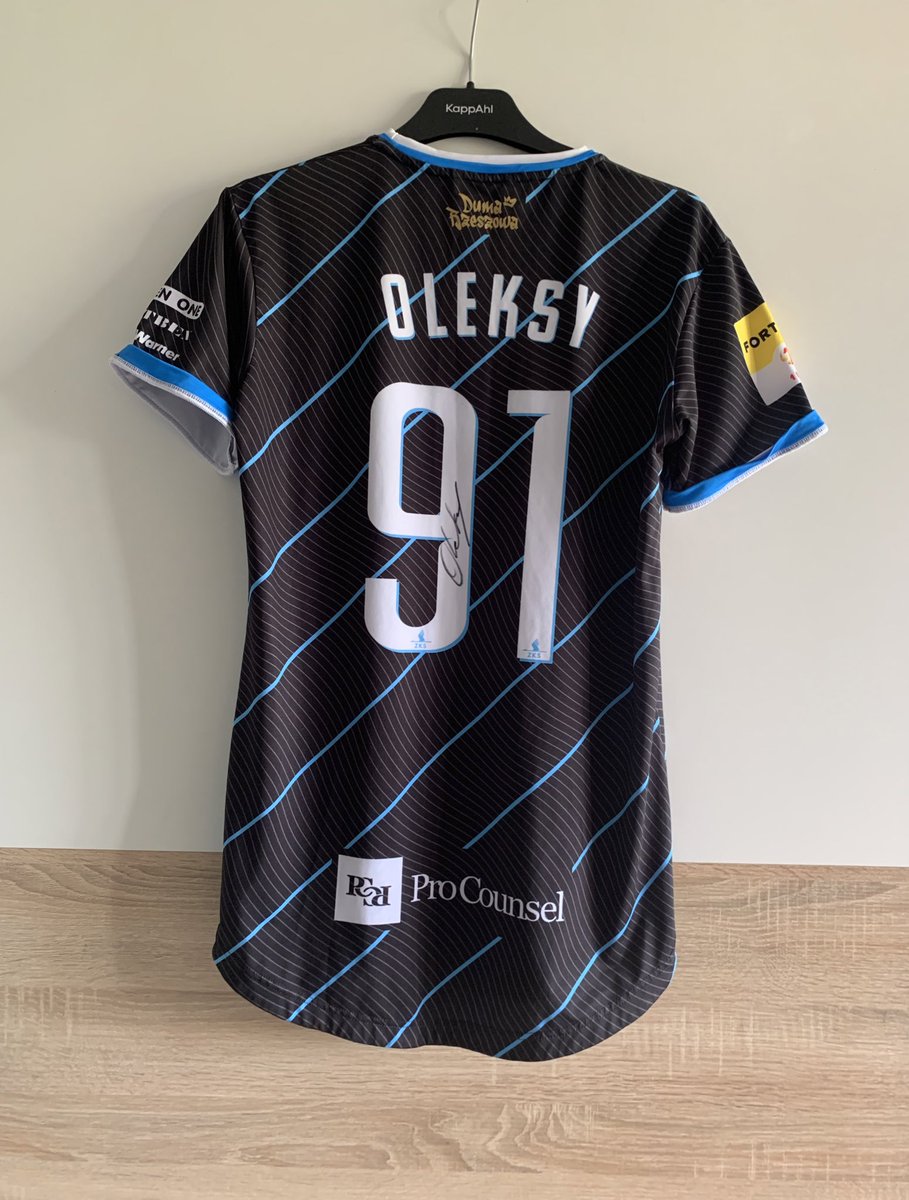 Z dalekiego Rzeszowa do Jeleniej Góry przyszedł kolejny fant na <a href="/FutboholikCup/">#FutboholikCup</a> 😎
Niedługo na naszym allegro koszulka <a href="/StalRzeszow/">Stal Rzeszów</a> z autografem <a href="/oleksy23/">Paweł Oleksy</a>, który wspiera nas już 3 raz! 😎 #FutboholikCup