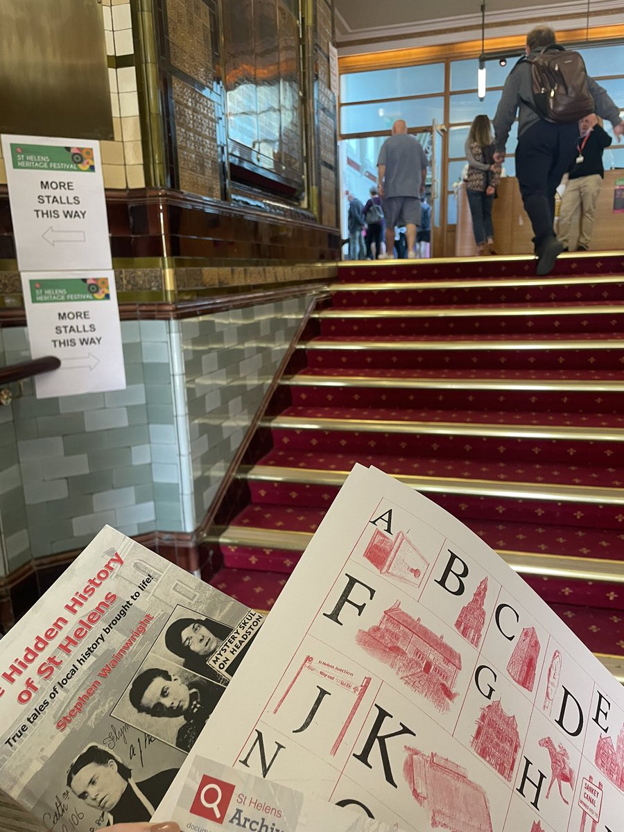 MrsForbesQP's tweet photo. A lovely morning spent at @sthelenscouncil Town Hall to celebrate the Heritage Festival. 

It was amazing to see Cora telling people all about our amazing town’s history! 

@QueensCoEURC @MissJonesQP https://t.co/JMxnXpJJp8