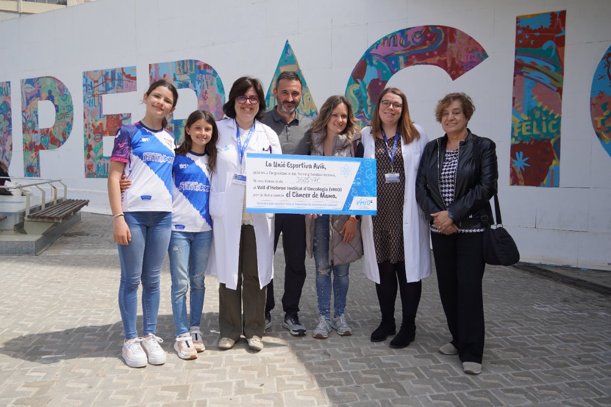 💕 Gràcies a @UE_Avia ‼️ Pel vostre compromís en la investigació del #CàncerMama que es realitza a VHIO.  La vostra donació permetrà continuar desenvolupant el projecte PORTRAIT-TNBC liderat per @MOliveira_MD. ➡️ linke.to/UnioEAviaVHIO