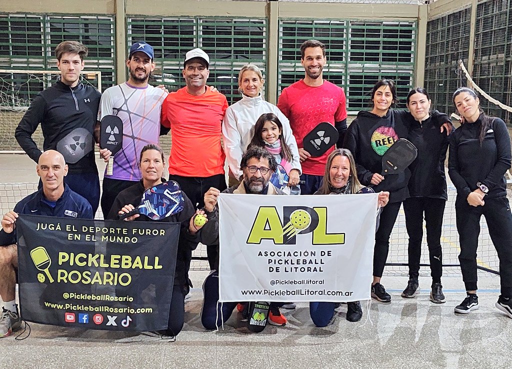 Pickleball Rosario y la Asociación de Pickleball de Litoral con jugadores de la ciudad de Santa Fe que aprendieron a jugar y se llevan el deporte.

#pickleball #argentina #rosario #litoral #asociacion